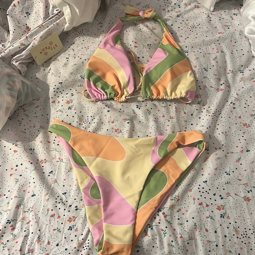 Aurelle bikini size large